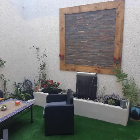 Privée Bed & Breakfast 4*