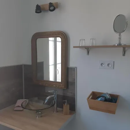 Privée Bed & Breakfast 4*